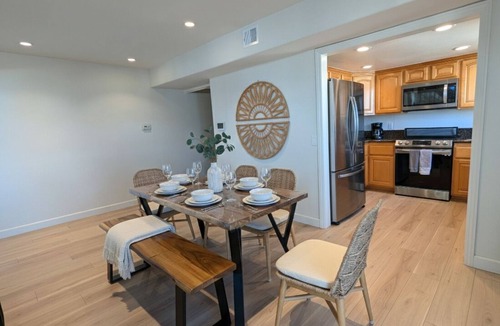 Alamitos Beach Condo | 2min Walk to BEACH - SPACIOUS 3-Bedroom 1600sq ft BEACH Pad - AC, Patio, PARKING