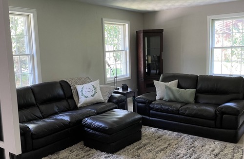 Neenah House | 3,500 sq/ft house with large outdoor space & a basement with bar/pool table.