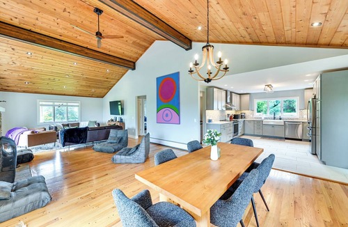 Richmond House | 3 Acres, Mtn Views, Hot Tub, Steps to Winery