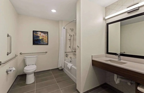 Temecula Hotel | 3 Apartment-Style Suites w/Kitchen near Temecula’s Top Attractions | Pets OK