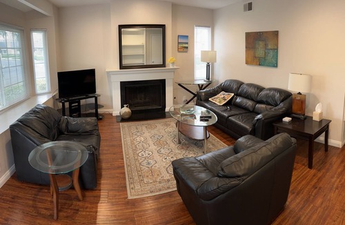 Woodbridge House | 3 Bd 2 Bath Townhome in Woodbridge, Irvine
