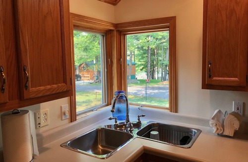Crivitz Cottage | 3 bdrm 2 bath - Lake Access, Boat Dock, Kayaks, Paddle Boards, Canoe and more