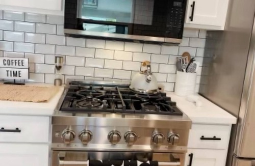 North Hollywood House | 3 Bed/2 Bathroom Remodeled NOHO FUN Pool Home