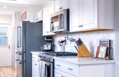 Bishop House | 3 bedroom 2 bath private house,walkable to restaurants, shops, and breweries.