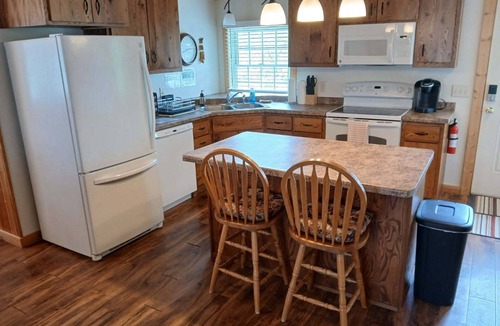 Hayward Apartment | 3-bedroom apartment on Lake Hayward within walking distance to downtown.