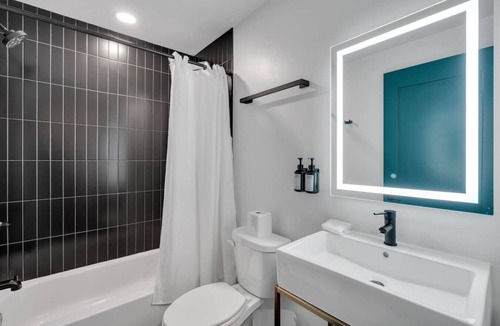 French Quarter Bed & Breakfast | 3 Bedroom Apartment, French Quarter, Rooftop Pool, Walk to Bourbon St