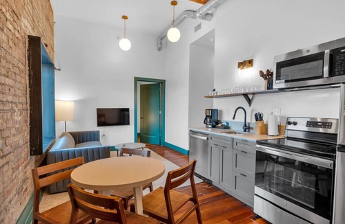 French Quarter Bed & Breakfast | 3 Bedroom Apartment, French Quarter, Saenger Next Door, Rooftop Pool