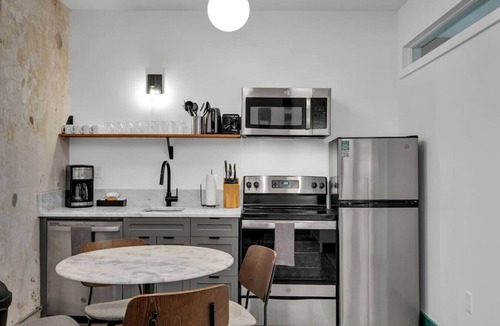 French Quarter Bed & Breakfast | 3 Bedroom Apartment, French Quarter Stay Next to Saenger, Streetcar