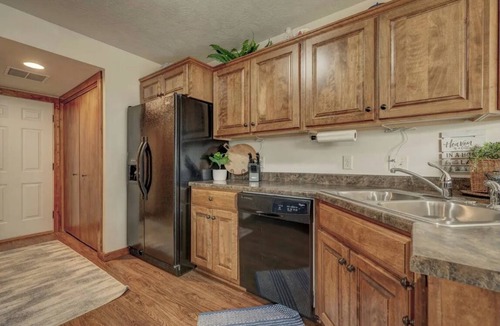Spirit Lake House | 3-Bedroom Cabin at Bridges Bay with 6 daily waterpark passes included