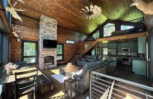 Chatfield Cabin | 3-bedroom cabin in beautiful chosen valley of Chatfield.