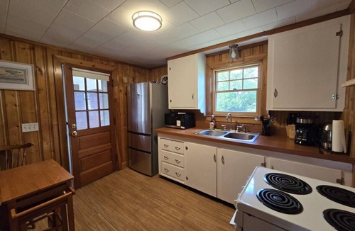 North Kingstown House | 3 Bedroom cottage just blocks from the beach