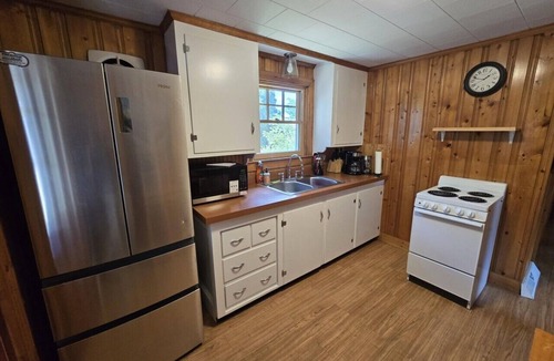 North Kingstown House | 3 Bedroom cottage just blocks from the beach