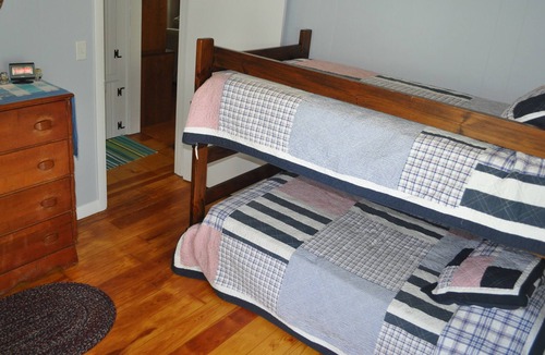 Wareham Cottage | 3 Bedroom Cozy Cottage - Three Minute Walk To Private Beach!