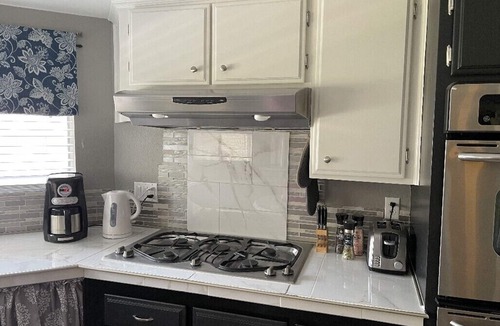Temecula House | 3 Bedroom Home nearby Temecula Valley Wineries in Gated Lake Community