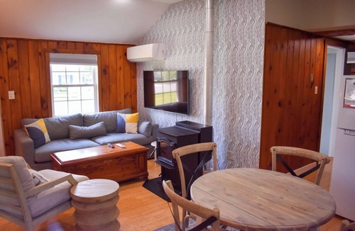 West Dennis House | 3 bedroom home with ac, walk to the beach!