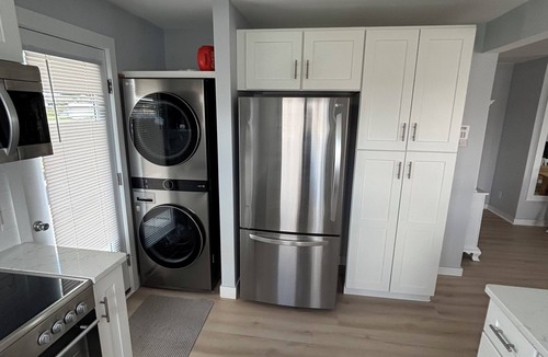 Bonnet Shores House | 3-bedroom house in bonnet Shores walk to the beach pond view weekly rental