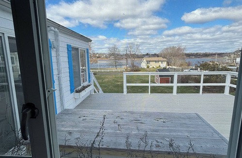 Bonnet Shores House | 3-bedroom house in bonnet Shores walk to the beach pond view weekly rental