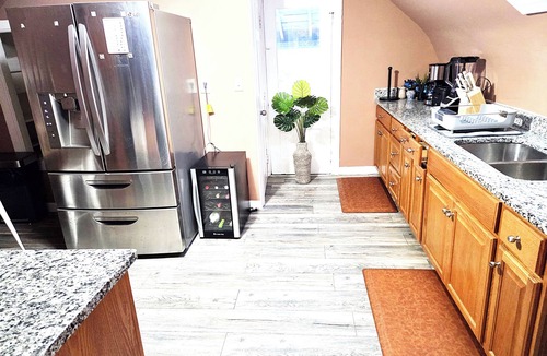 Stoughton Apartment | 3-bedroom Luxury Loft Family-Friendly Home + Free Parking - 9 Guests