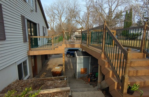 Mound House | 3-bedroom with AC, fenced yard on a leafy, peaceful dead-end for monthly stays