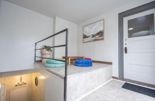 Northeast Minneapolis House | 3 bedrooms with parking near NE Arts District, 15min to NSC and US Bank Stadium