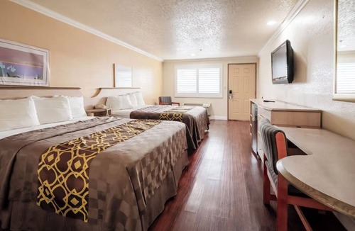 Corcoran Hotel | 3 Convenient Guest Rooms w/Seating Area Near J G Boswell Community Park