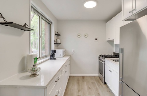Cleveland Park Apartment | 3 Mi to Nat'l Mall: Convenient DC Home Base!