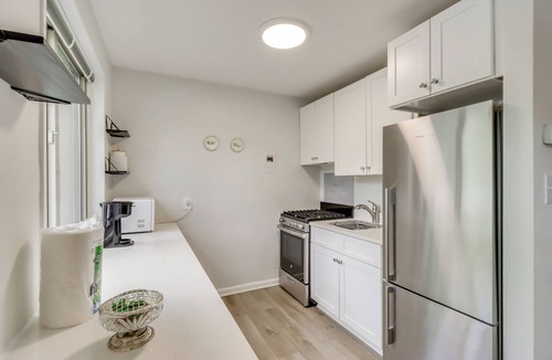 Cleveland Park Apartment | 3 Mi to Nat'l Mall: Convenient DC Home Base!