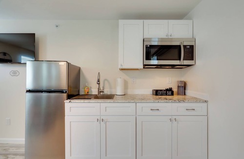Wareham Apartment | 3 Mi to Onset Beach & Village! Pet-friendly Apt