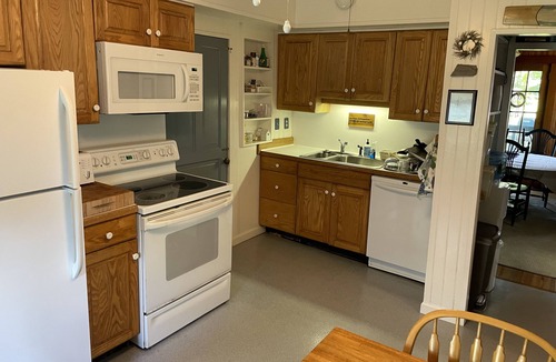 North Falmouth House | 3 minute walk to Megansett Beach. Spacious 4-bedroom Victorian