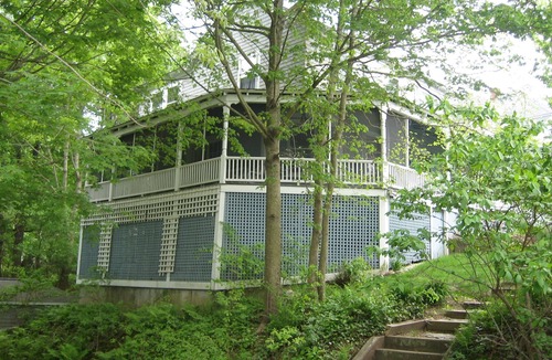 North Falmouth House | 3 minute walk to Megansett Beach. Spacious 4-bedroom Victorian