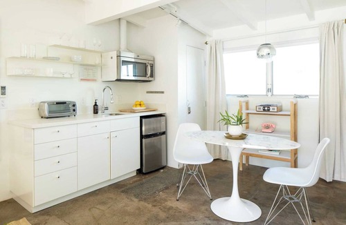 Tahquitz River Estates Cottage | 3 Private Rooms At The Wesley Hotel Perfect for Group Stays