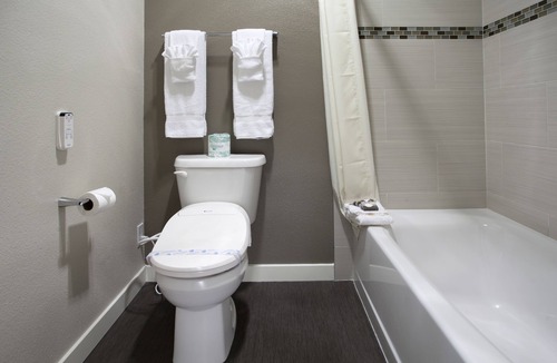 Torrance Hotel | 3 Simple Double Room Near Freeway Access, Restaurants, and Entertainment Spots
