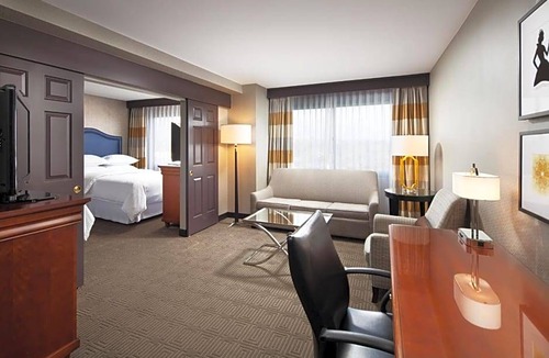 Bonita Hotel | 3-Star Hotel ∙ Sheraton Hotel Fairplex & Conference Center