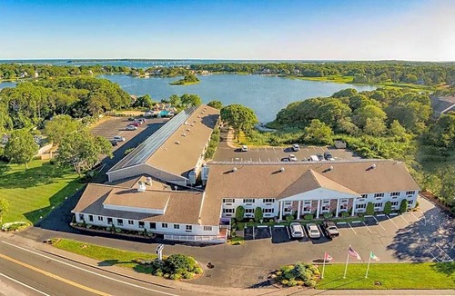 West Yarmouth Hotel | 3-Star Hotel ∙ Bayside Resort Hotel