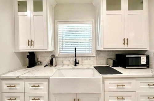 Riverside House | 3B2B Luxury Riverside Retreat - Near UCR, CUS, Downtown, Historic Park & More