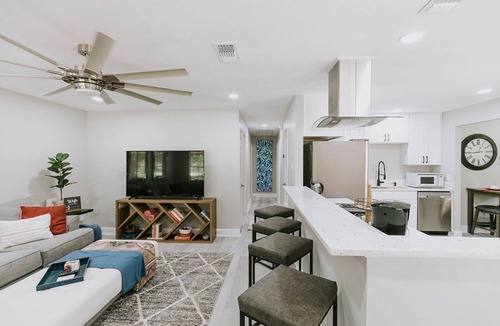 Ocean Springs House | 3BR/2BA close to beach & Downtown! Golf Cart available to rent - Twin Oaks