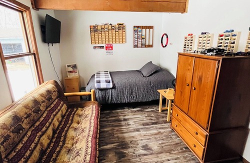 Carlton House | 3BR Farmhouse Retreat Country comfort with farm animals, trails & cozy spaces