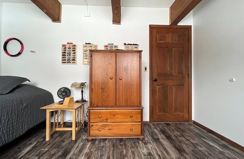 Carlton House | 3BR Farmhouse Retreat Country comfort with farm animals, trails & cozy spaces