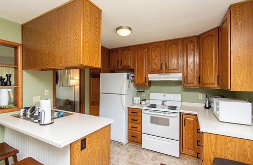 Fargo House | 3BR I 3 min to NDSU, Fenced Yard, Ping Pong, King