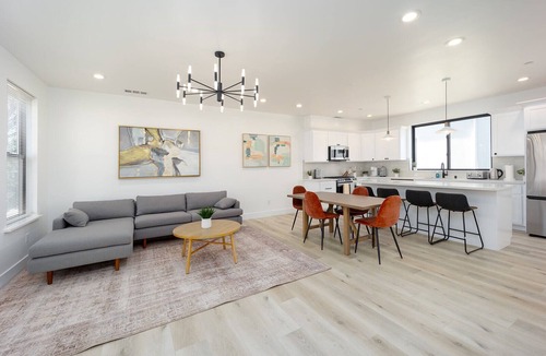 Downtown Sacramento House | 3BR Midtown townhome - Walk to Golden 1 & Capitol