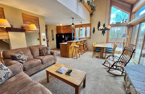 Lutsen Villa | 3BR Townhome | Ski-In/Ski-Out | Pool & Hot Tub
