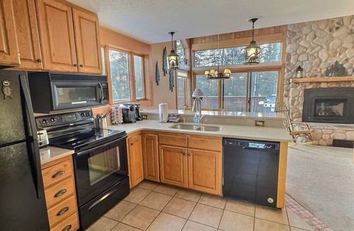 Lutsen Villa | 3BR Townhome | Ski-In/Ski-Out | Pool & Hot Tub