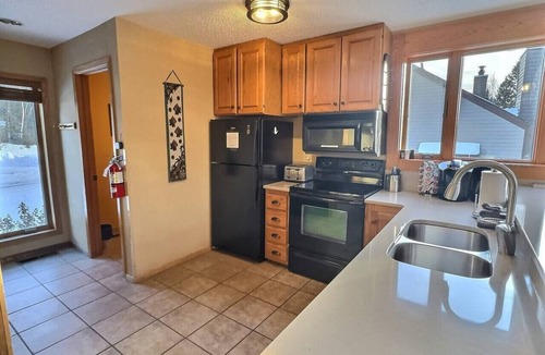 Lutsen Villa | 3BR Townhome | Ski-In/Ski-Out | Pool & Hot Tub