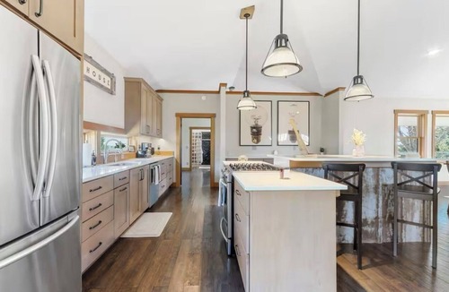 Zenda House | 4 Acres Retreat at Lake Geneva