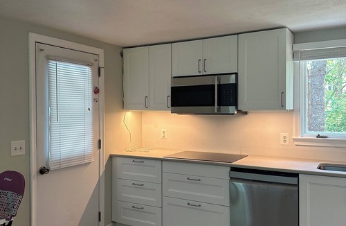 West Falmouth House | 4 bdr, 2 ba in West Falmouth, Old Silver beach, private 0.5 ac backyard
