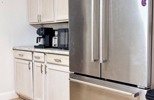 Edgewood House | 4-bdrm apt 30 mins from World Cup stadium. Quite, peaceful neighborhood.