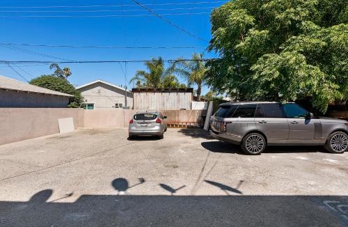NoHo Arts District Apartment | 4 bed 2bath apartment near universal studio hollywood sleep 7