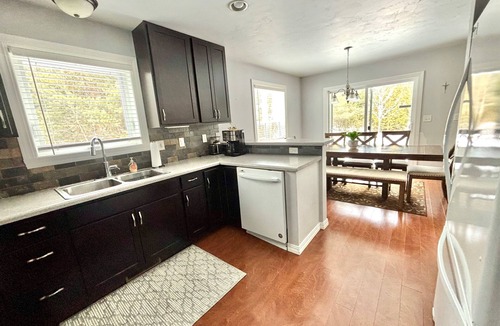 Fish Creek House | 4 Bed - Access to 20 Miles of Single Track MTN Bike Trails - Peninsula Park