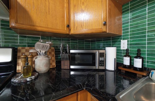 East Somerville Apartment | 4 Bed Cozy Apartment in peaceful Somerville