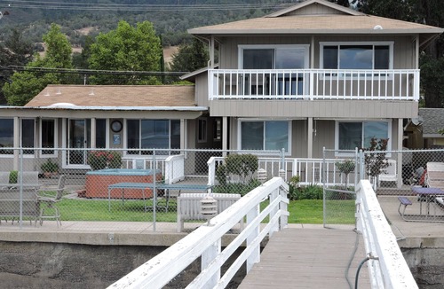 Lucerne House | 4 Bedroom 3 Bath Lakefront Clear Lake 7- 20 TO 8- 6 10% OFF ANY 3 NIGHT STAY